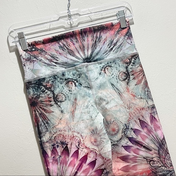 EVOLUTION & CREATION Women’s Multi-Color Elephant Print.  Size small. - Picture 5 of 7